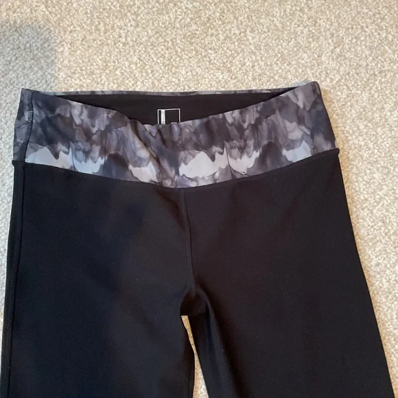 Mondetta Black Yoga Pants with Gray Waistband - Picture 2 of 7